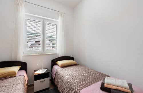 Simplistic Apartment in Neviđane near Sea Beach - Foto 22