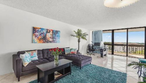 Bright Two Bedroom Condo with Lake Views - Foto 2