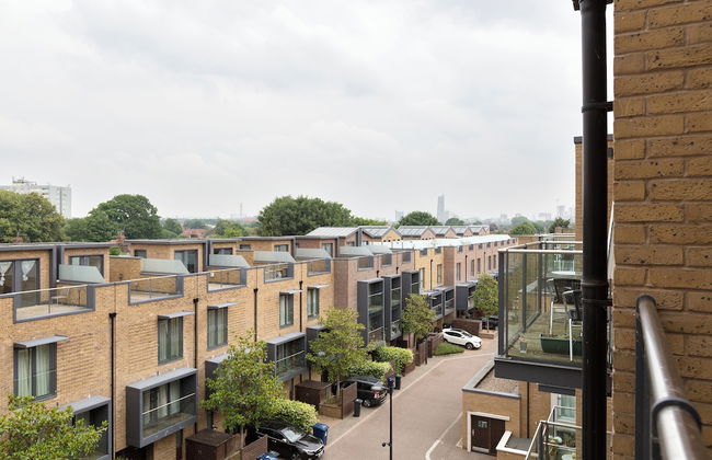 Sophisticated 2 Bed Flat with Balcony in Acton - Foto 26