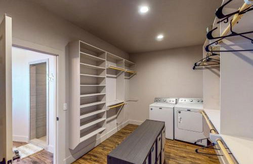 Hot Tub and Views Luxe Lake Bridgeport Retreat - Foto 19