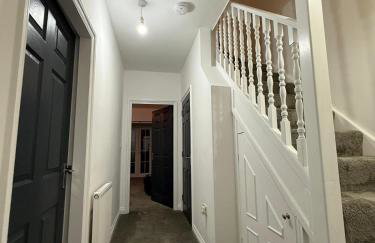 Home away Tamworth Staffordshire 4 Bedroom 3 Bathroom - Semi Detached House - Foto 9