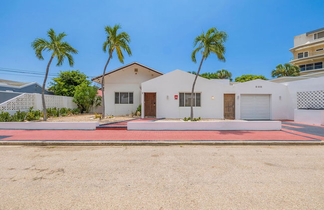 3BR 3BA Pool Downtown Short Walk to Beach - Foto 24