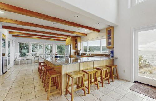 Camano Island Waterfront Modern Splendor - Foto 10