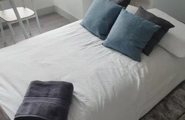 Modern 2 Bed Apartment, Desborough, Kettering, Sleeps 5, Free Parking, WIFI, Ideal for Contractors, Professionals, Families and Relocations - Photo 11