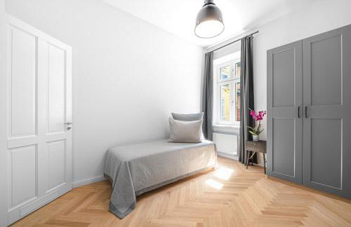 The Bornholmer, Spacious 100m2, Ideal for Groups & Families, 2BR, huge living room, 4 - 8 Guests - Foto 9