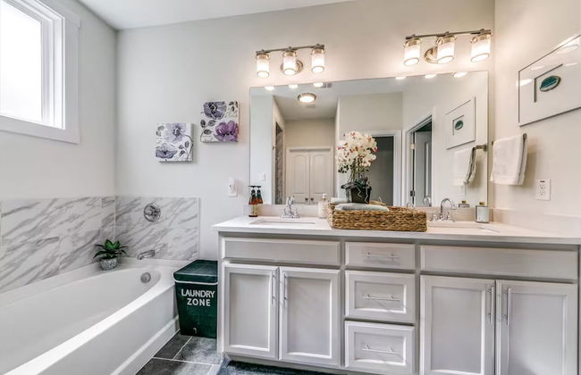 4BR Farmhouse N Po in Spencer - Photo 4