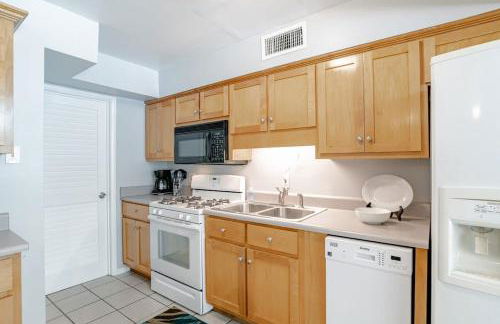 Private Pool & Yard Mins to Dining & University - Foto 16