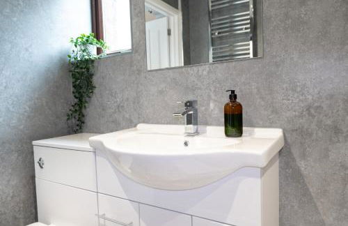 Stylish 4 bed - Contractor Stays, Wi-fi, Plenty of Parking - Foto 20