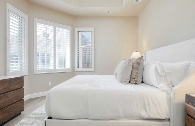 Modern Temecula Mansion w Pool, Hot Tub, Guest House & Valley Views Camila by Avantstay - Photo 28