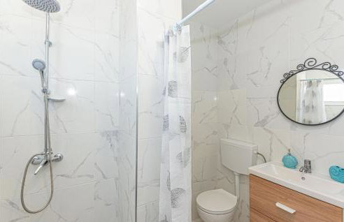 Nice Apartment In Danilo With Wifi - Photo 22