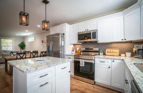 Par-Tee Haus I- Game Room & Hot Tub-Walk to Helen - Foto 73