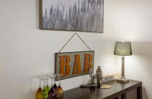 The Brook Ave Bungalow - Photo 2