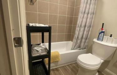 Chic 4 Br, 2Ba Apt in SE DC - Photo 10