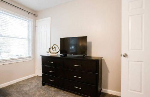 Modern + Cozy Townhome - minutes to Avalon w/king - Foto 41