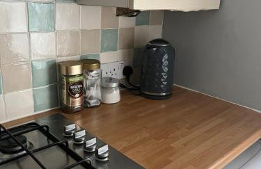 First floor 1 bed apartment with lounge and kitchen - Photo 9