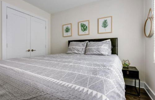 Modern Townhome, Large Game Room with Ping Pong, 10min to Downtown! Sleeps 10! - Foto 20