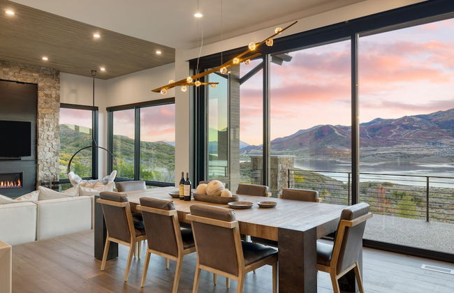 Reflection by Avantstay Sleeps 18 Lake Views Hot Tub Game Room - Foto 5