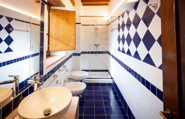 Villa in Tuscany With Pool & Panoramic Views - Photo 17