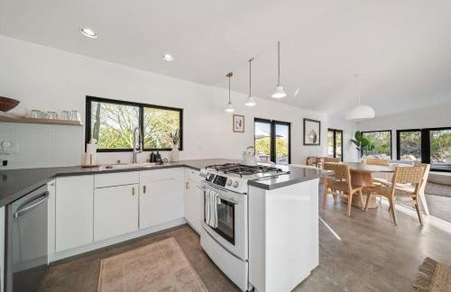 Palm Springs Haven - Pool, Hot Tub & Mountain Views - Foto 3