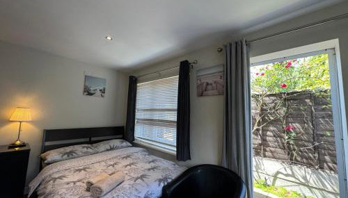 Studio-2 Staines,Heathrow, London-own entrance - Foto 5