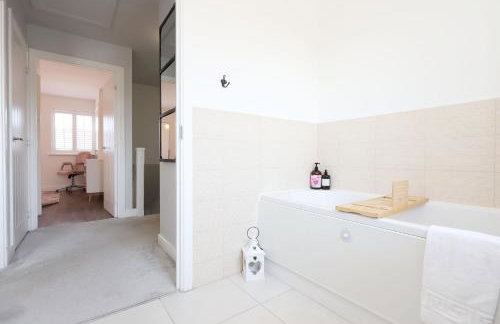 Contractor 4 Bed 3 Bath House Near Airport Parking Barry Island with Parking - Foto 7