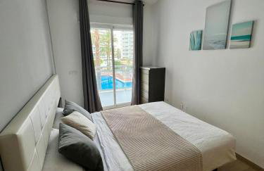 Modern apartment with a big pool and free parking - Photo 20