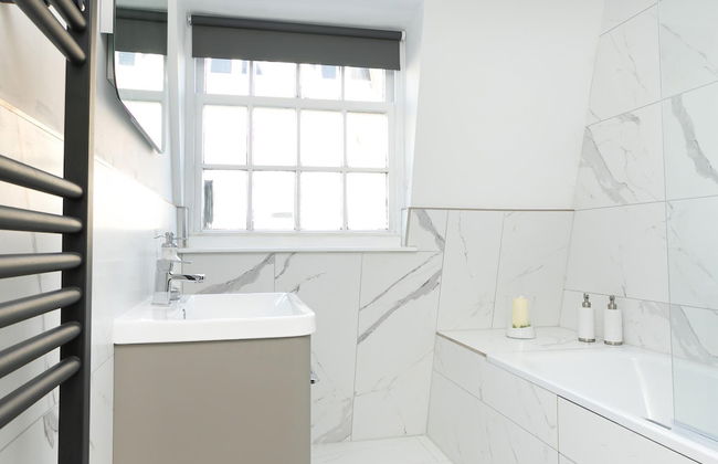 Designer Retreat 5 Location Balcony Parking - Photo 11