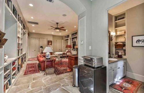 Artist's Library with a Private Swimming Pool - Foto 10