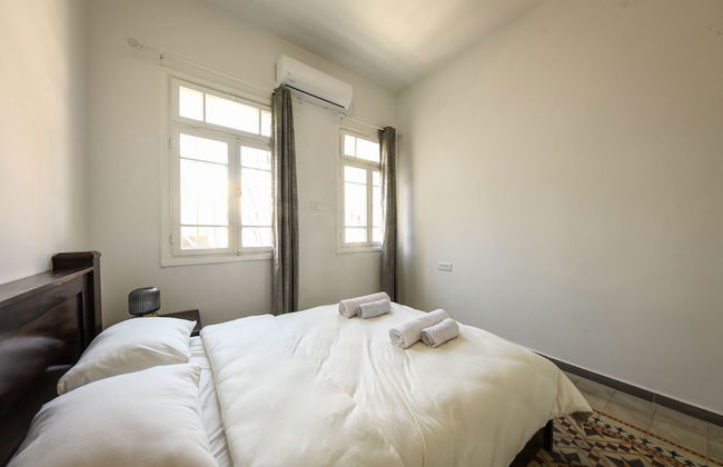 Vintage Charm 1BR Apt w Balcony & View - Foto 4