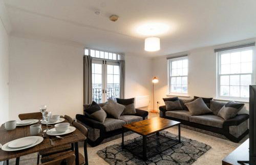 Lovely 2 Bed Harbourside Apartment with Sea Views - Photo 7