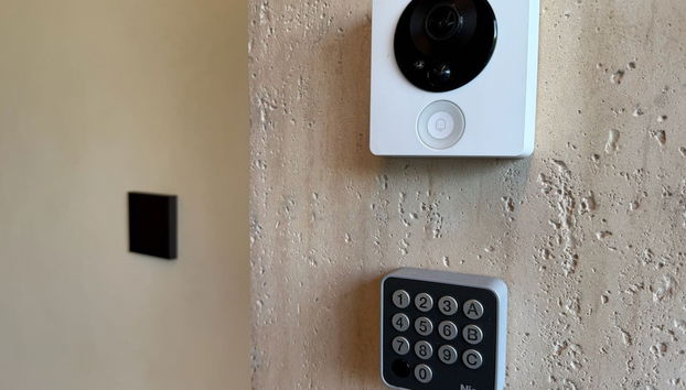 Check-in/check-out kiosk