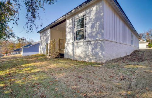 Near Grand Lake Charming Grove Home with Deck - Foto 26