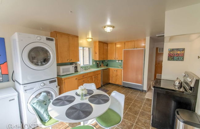 1 Br70's Inspired Comfy Condoclose to Broadmoor - Foto 8