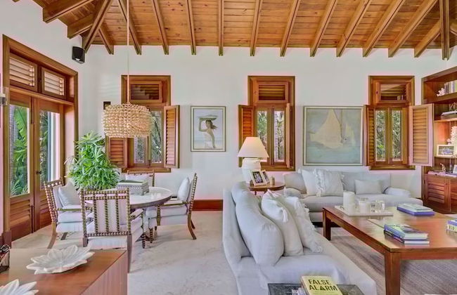 Magnificent Eight Bedroom Holiday Home - Photo 13