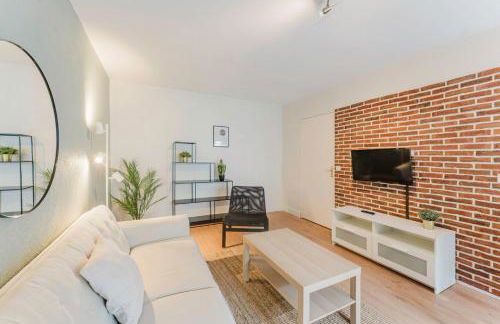 Fully-equipped apartment near the center of Lille - Photo 2