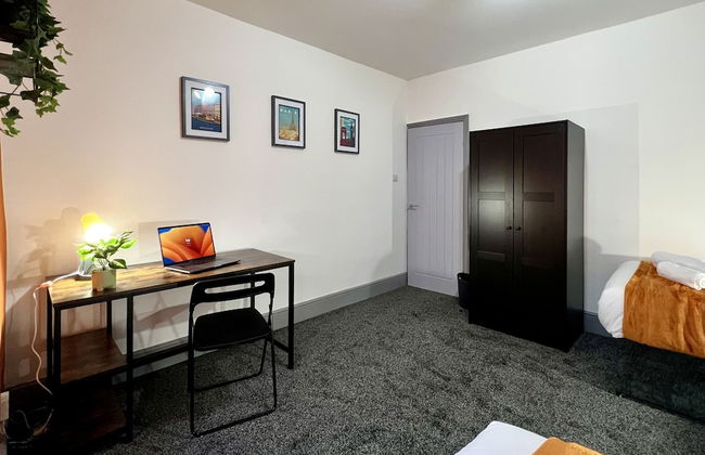 St Michael House - Photo 12