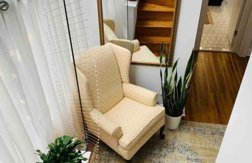 A Regal Retreat- Exclusive Parking, Prime Location - Foto 31