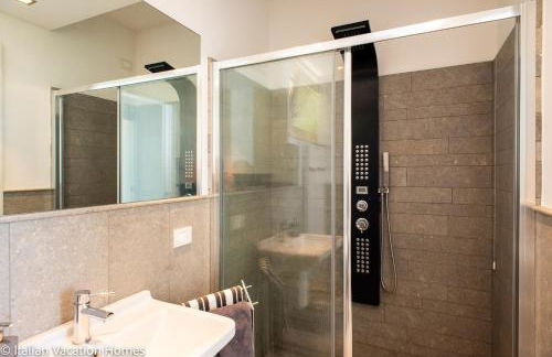 Italian Vacation Homes - Panoramic Villa - Photo 20