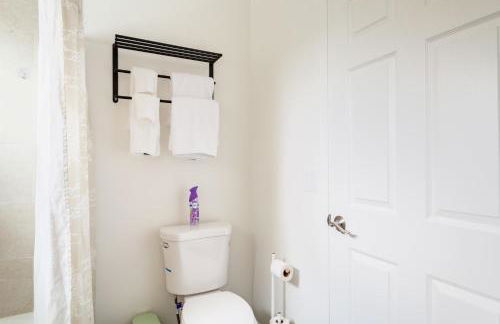 Cozy 2BR Home Mountain Views Pet Friendly - Foto 12