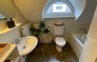 Quiet Center Apartment - 10 min to Center & Oktoberfest - Free Parking - near Nymphenburg Palace & Botanical garden - Photo 7