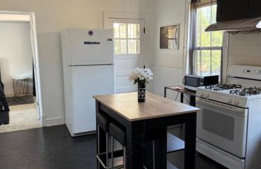 Free Parking! Private Rooftop! 3bd near downtown! - Photo 3