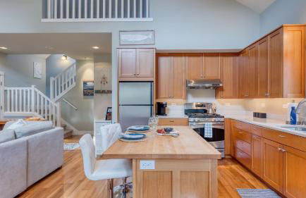 Sunny Backyard Fireplace Coastal Access in Peaceful Neighborhood Near Shopping - Photo 10