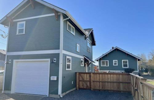 Custom Built Cottage in Downtown with Pool - Foto 14