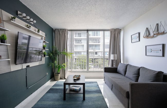 Brisa Marina 2BDR Pool Parking Beachside - Photo 19