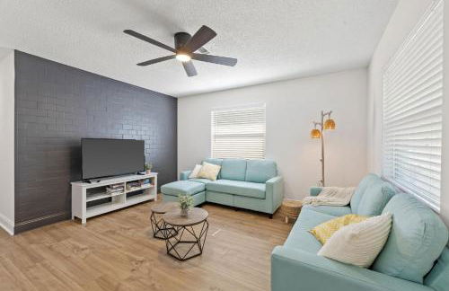 Sunny Palmetto Oasis: 4br Home With Private Pool 4 Bedroom Home by RedAwning - Photo 34