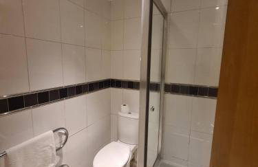 2 Bedroom 2 Bath Apartment, sleeps 4, Town Centre - Foto 5