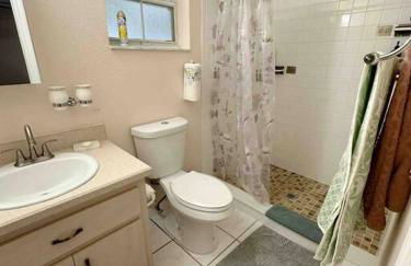 Tranquility Home near Beaches - Foto 18