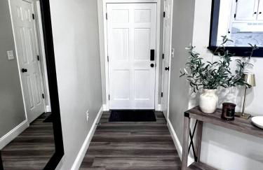 Quiet Stylish Stay with Office Space near Downtown - Foto 25