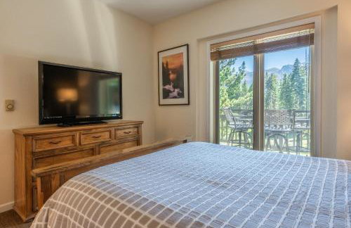 Mammoth Green #210 - Nearly Ski-in Ski-Out 2 Bedroom 2 Bath, Sleeps 6 on Golf Course - Photo 12