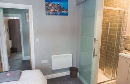 LYNNTON HOUSE Stunning 6 bed Town Centre House ALL with En-Suites Prime Location Tamworth - Foto 40